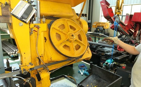 浩口原种场金属带锯床的日常使用和保养注意事项！